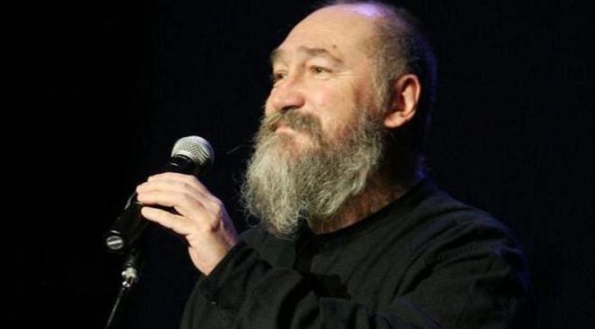 Τζίμης Πανούσης, o «αντάρτης» της ελληνικής μουσικής σκηνής
