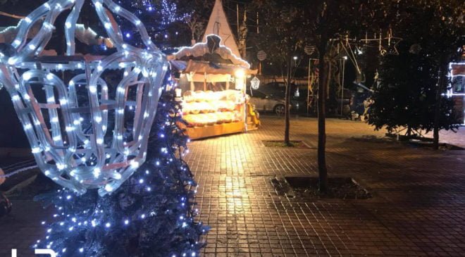 Ανάβει το χριστουγεννιάτικο δέντρο στην Τούμπα