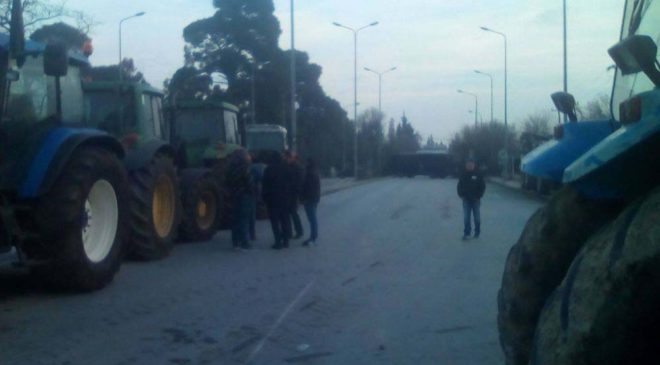 Κλειστή η Εθνική Οδός Θεσσαλονίκης-Αθηνών από του αγρότες