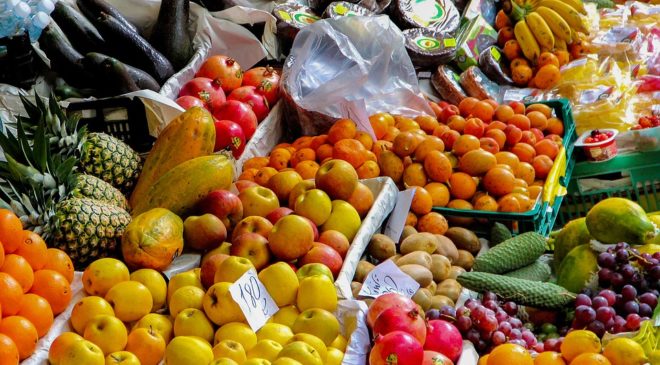 Αυτά είναι τα πιο μολυσμένα φρούτα και λαχανικά