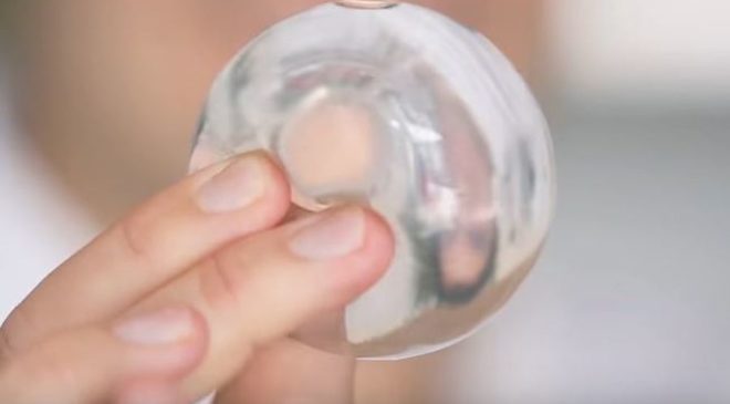 Ερχονται οι σφαίρες νερού να αντικαταστήσουν τα πλαστικά μπουκάλια (ΒΙΝΤΕΟ)