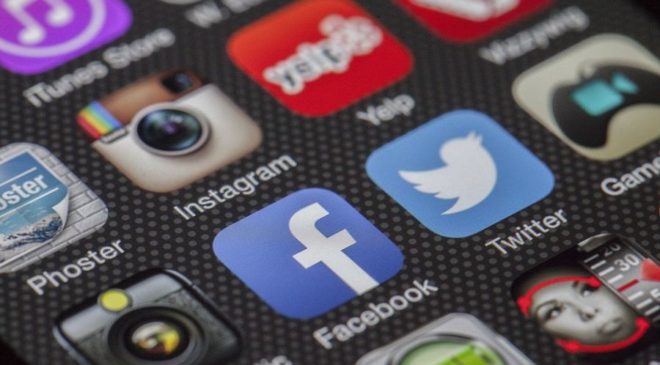 1 στις 1.000 φορές οι χρήστες του Facebook βλέπουν περιεχόμενο με κηρύγματα μίσους