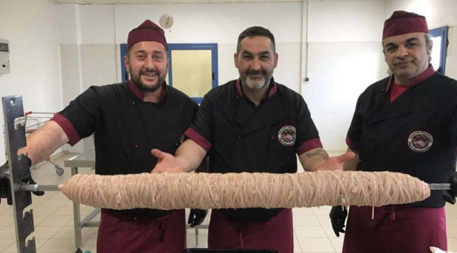 Κοκορέτσι: Τα μυστικά για να πετύχει η σούβλα (ΒΙΝΤΕΟ)