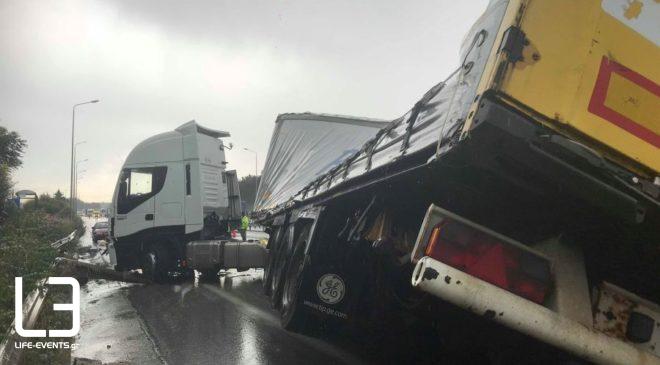 Θεσσαλονίκη: Δίπλωσε νταλίκα στον Περιφερειακό – Εντονη κίνηση στο σημείο