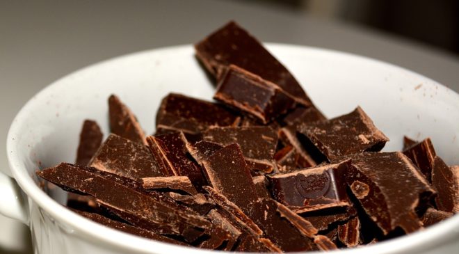 Η μαύρη σοκολάτα βελτιώνει την πίεση σε ένα μόλις μήνα
