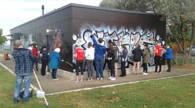 Μαθητές καθάρισαν από γκράφιτι σημεία της Νέας Παραλίας