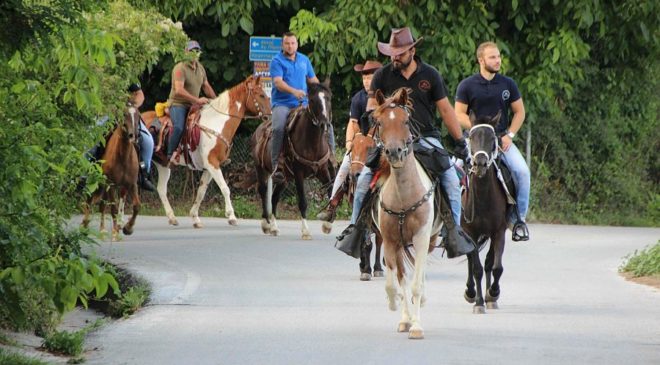 Iππείς διέσχισαν τον γραφικό οικισμό της Αρναίας και το μαγευτικό δάσος του Χολομώντα (ΦΩΤΟ)