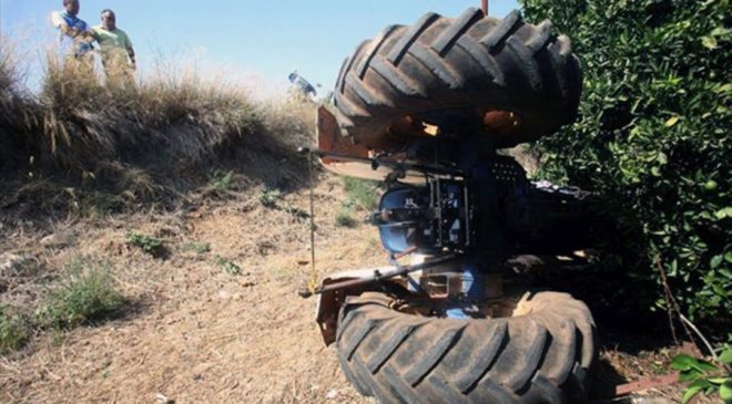 Λακωνία: Πήγε να κάνει εργασίες στο χωράφι και… ανατράπηκε το τρακτέρ