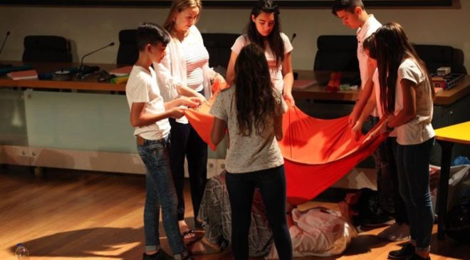 Τα παιδιά αγαπούν τη φυσική «Παίζοντας με τα πρωτόνια»