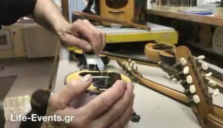 Φτιάχνει μουσικά όργανα με απίθανα αντικείμενα (BINTEO)