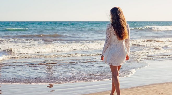 Πως θα φροντίσετε το πρόσωπο, το σώμα και τα μαλλιά σας μετά την παραλία