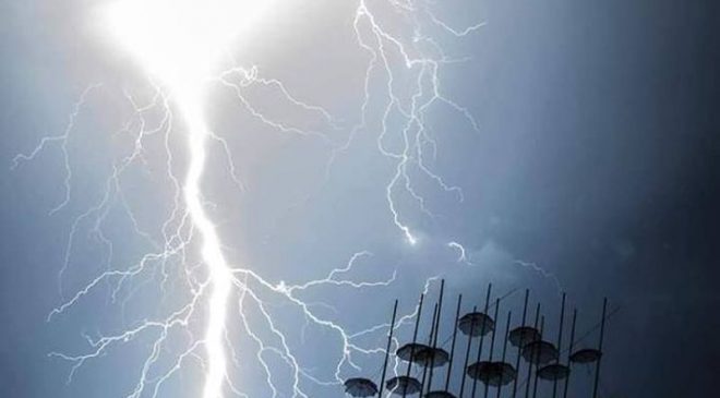 Πάνω από 96.000 κεραυνοί σε 12 μέρες καταγράφηκαν στην χώρα μας