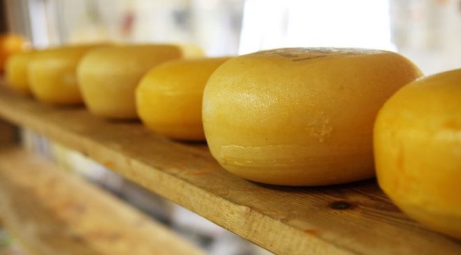 Γιατί δεν είναι καλό να αποθηκεύετε το τυρί σε πλαστικό περιτύλιγμα