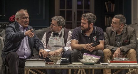 «Δείπνο Ηλιθίων» στο Θέατρο Αριστοτέλειον
