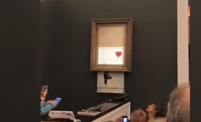 Χαμός σε δημοπρασία στο Λονδίνο – Πασίγνωστο έργο αυτοκαταστράφηκε (ΒΙΝΤΕΟ)