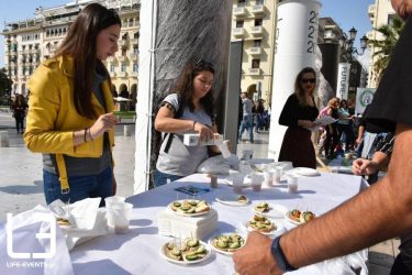 Τραπέζι με υγιεινό φαγητό στρώθηκε στην Αριστοτέλους (ΦΩΤΟ)