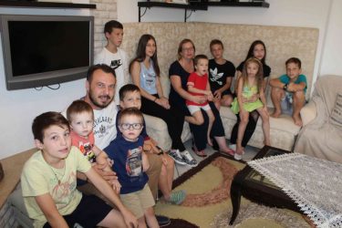 Η 13μελής οικογένεια από το Ωραιόκαστρο, που αποτελεί παράδειγμα προς μίμηση!