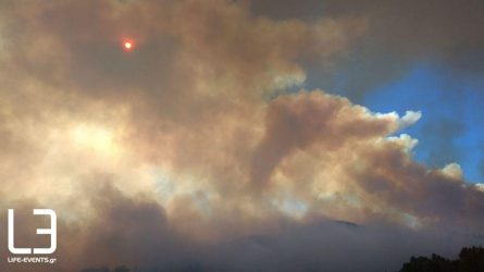 Φωτιά στην Κορινθία: Εκκενώνεται κατασκήνωση