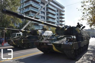 Κορονοϊός: “Σχεδόν αυτοκτονικό να γίνουν μεγάλες παρελάσεις με κόσμο”