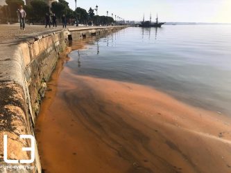 Θεσσαλονίκη: «Βάφτηκε» κόκκινος πάλι ο Θερμαϊκός