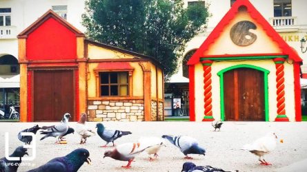 Χριστουγεννιάτικο σκηνικό στην πλατεία Αριστοτέλους (ΦΩΤΟ)