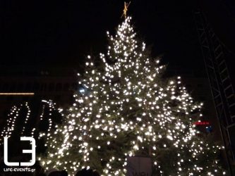 Θεσσαλονίκη: Στην Άνω πόλη φωταγωγείται το πρώτο χριστουγεννιάτικο δέντρο