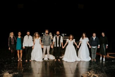Θερμή ανταπόκριση της παράστασης στο «Γάμο σου» στο Θέατρο Αυλαία