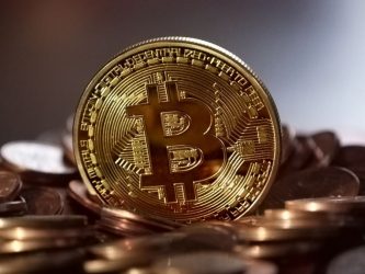 Σε τιμή-ρεκόρ το bitcoin