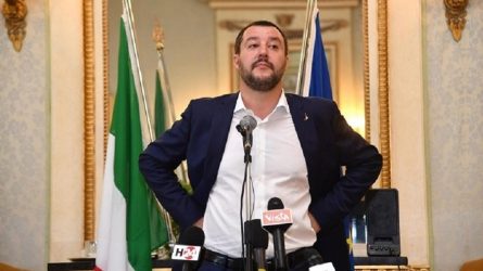 Με δημοψήφισμα απειλεί ο Σαλβίνι την κυβέρνηση στην Ιταλία