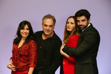 «Σ’αγαπάω, αλλά…»: Η κωμωδία του Γ. Βάλαρη από σήμερα στη Θεσσαλονίκη