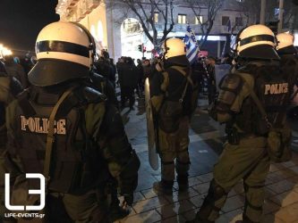 Κάμερες σε στολές των αστυνομικών και στα περιπολικά προτείνει η ΕΑΥΘΕΣ