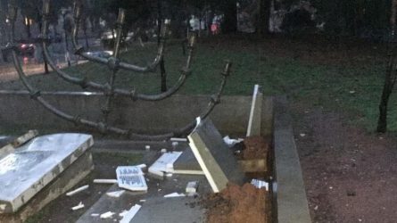 Θεσσαλονίκη: Σιωπηλή διαμαρτυρία στο εβραϊκό μνημείο στο ΑΠΘ