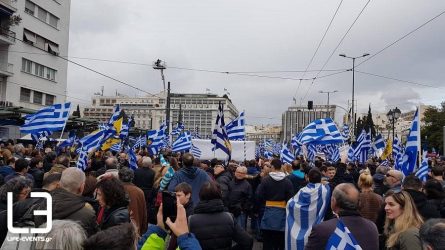 Ζωντανή εικόνα από το Σύνταγμα – Ενταση στον Αγνωστο Στρατιώτη
