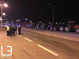 Παρατεταγμένα τα τρακτέρ έξω από τις Σέρρες (ΒΙΝΤΕΟ & ΦΩΤΟ)