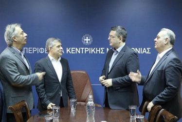 Βολές του Απ. Τζιτζικώστα για τα ταμειακά διαθέσιμα