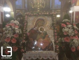 Πιστοί προσέρχονται για να προσκυνήσουν την Παναγία “Φοβερά Προστασία” στους Αμπελόκηπους (ΦΩΤΟ)