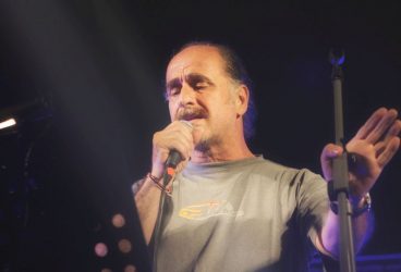 Ο Βασίλης Πρατσινάκης με “το τραγούδι σε πρώτο πλάνο”