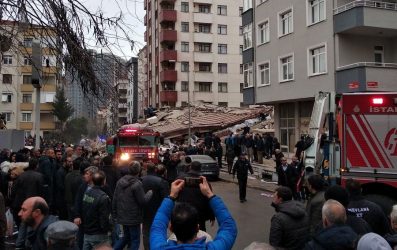 Εξαώροφο κτίριο κατέρρευσε στην Κωνσταντινούπολη