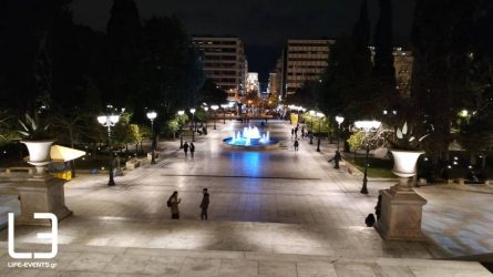 Σύνταγμα: Επεισόδια με διαδηλωτές και αστυνομικούς εν μέσω lockdown (ΦΩΤΟ)