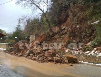 Η στιγμή της κατολίσθησης στην Κάτω Στενή Ευβοίας (ΒΙΝΤΕΟ)