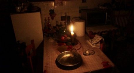 Βόλος: Μαθητής διάβαζε με το φως από γκαζάκι