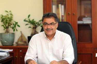 Διαμαρτυρία του δημάρχου Θερμαϊκού για τις καθαρίστριες στα σχολεία