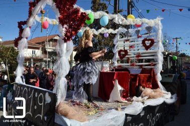 Παγώνη: «Οχι» στους όρθιους στην εστίαση και στα καρναβάλια 