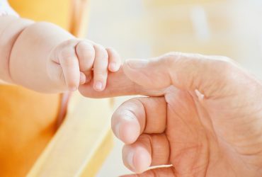 DW: Γερμανοί ψάχνουν για παρένθετες μητέρες στην Ελλάδα