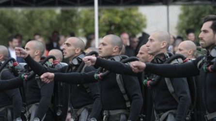 Τα ΟΥΚ τραγουδούν «Μακεδονία ξακουστή» (ΒΙΝΤΕΟ)