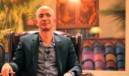 Το αφεντικό της Amazon παραμένει ο πλουσιότερος άνθρωπος στον κόσμο