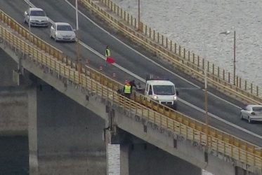 Κοζάνη: Βγήκε από το ταξί και πήδηξε από τη γέφυρα των Σερβίων (ΦΩΤΟ)