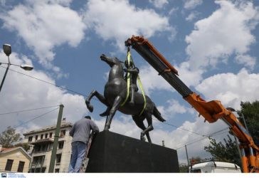 Αγαλμα του Μ. Αλεξάνδρου στο κέντρο της Αθήνας