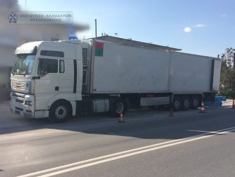 Με κλεμμένη νταλίκα μετέφερε πενήντα εννέα παράτυπους μετανάστες (ΦΩΤΟ)