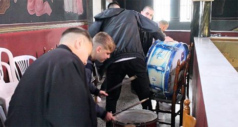 Με τύμπανα η πρώτη Ανάσταση στο Ωραιόκαστρο (ΒΙΝΤΕΟ)